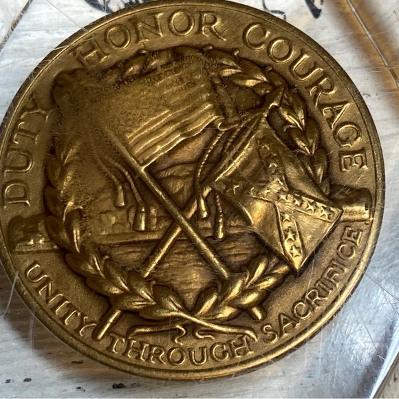 Stone Mountain 1970 Confederate Memorial Medallic Art Co Paper Weight - Picture 7 of 9